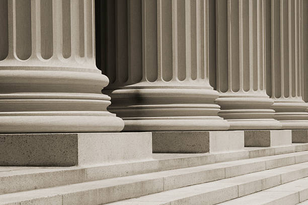 sepia vintage kolumnie zbliżenie - corinthian courthouse column legal system zdjęcia i obrazy z banku zdjęć