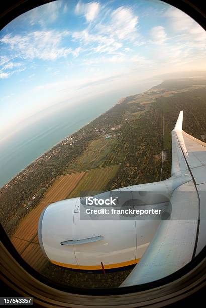 Vista De Avião Vigia Do Litoral Ao Pôr Do Sol - Fotografias de stock e mais imagens de Janela - Janela, Jato da Empresa, Paisagem - Cena Não Urbana