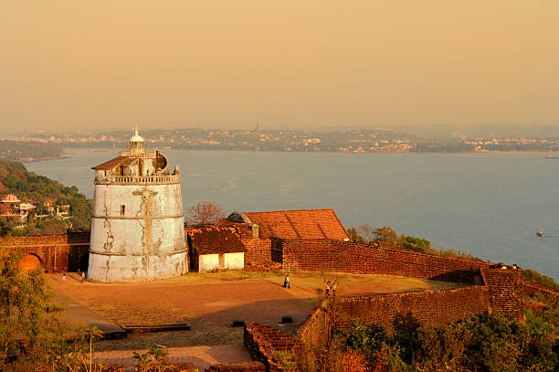 alter leuchtturm, goa - goa stock-fotos und bilder