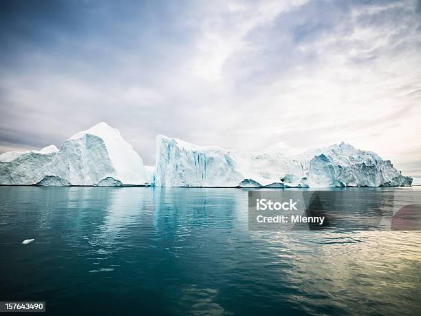 Foto de Arctic Icebergs Groenlândia Polo Norte e mais fotos de stock de Iceberg - Formação de gelo - Iceberg - Formação de gelo, Ártico, Pólo Norte