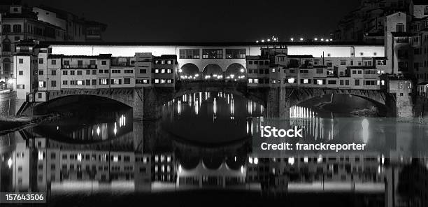 フロントのヴェッキオ橋夜イタリア - フィレンツェのストックフォトや画像を多数ご用意 - フィレンツェ, アルノ川, イタリア