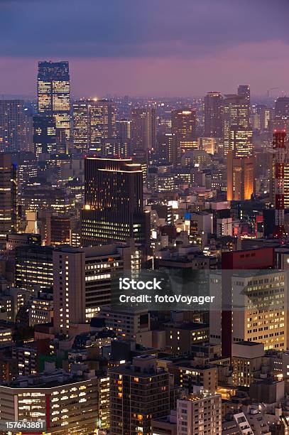 Неоновый Ночной Город Закат Небоскребов Города Огней Minatoku Токио Япония — стоковые фотографии и другие картинки Азия