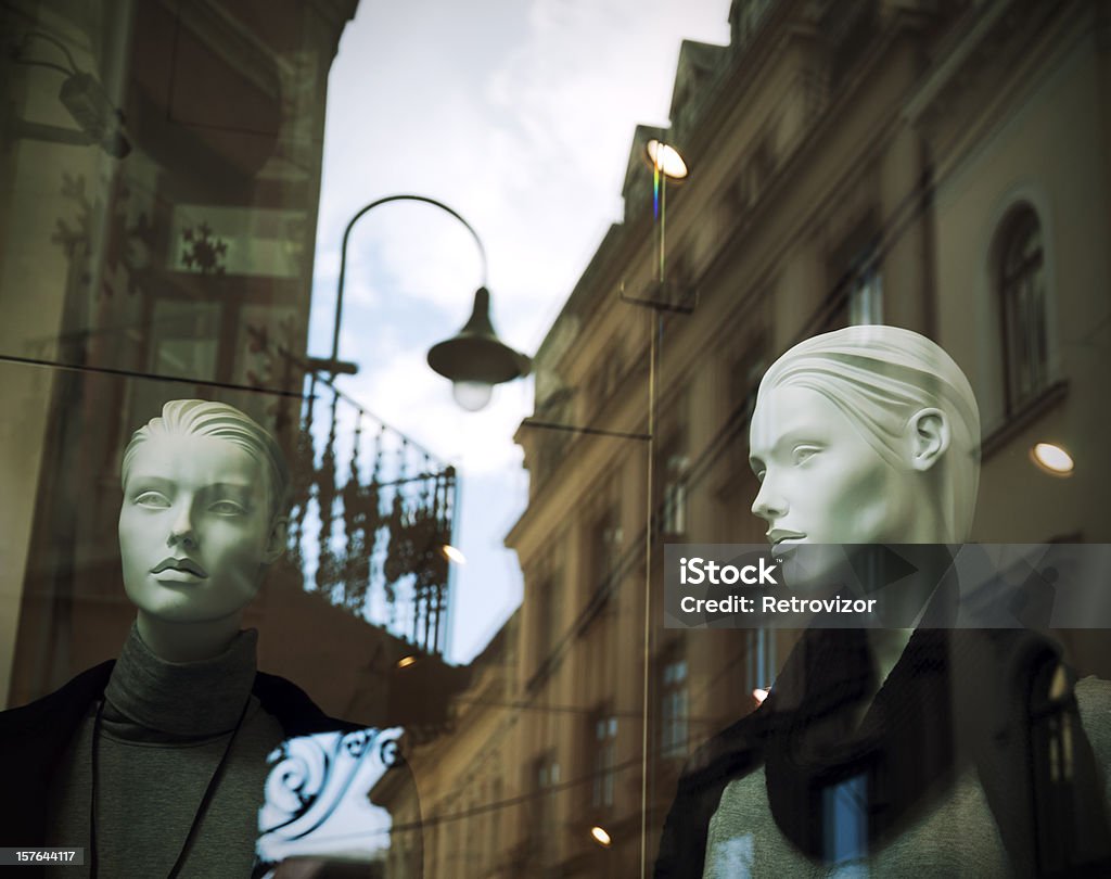 Loja de moda da janela - Foto de stock de Manequim royalty-free