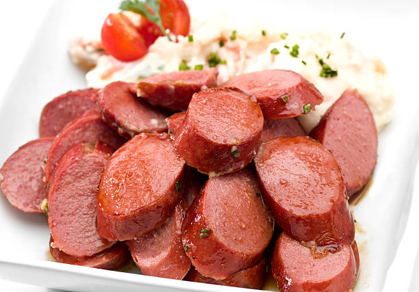 rodajas knackwurst alemán salchichas - sausage knackwurst food bratwurst fotografías e imágenes de stock