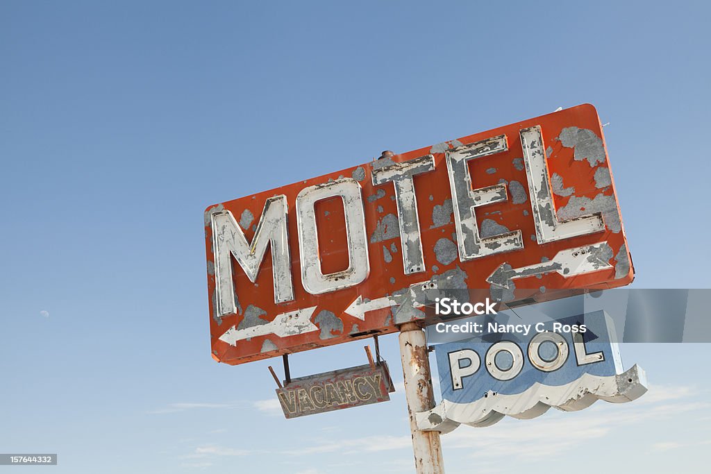 Insegna di Motel lungo la storica Route 66, retrò, Nostalgia - Foto stock royalty-free di 1950-1959