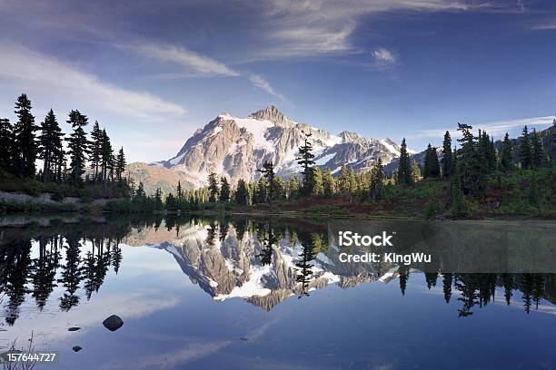 Beauty In Nature Stock Photo - Download Image Now - Autumn, Beauty In Nature, Cascade Range