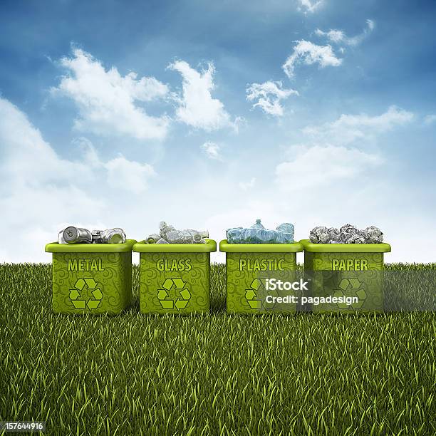 Recyclingbehälter Stockfoto und mehr Bilder von Alt - Alt, Altglasbehälter, Behälter