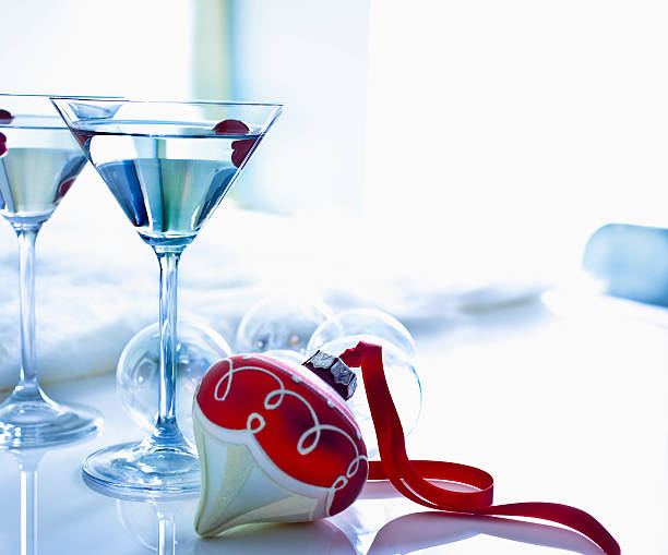 martini de férias - martini cocktail christmas blue imagens e fotografias de stock
