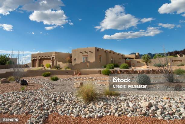 Xeriscaped Do Southwestern - Fotografias de stock e mais imagens de Arizona - Arizona, Casa, Edifício residencial