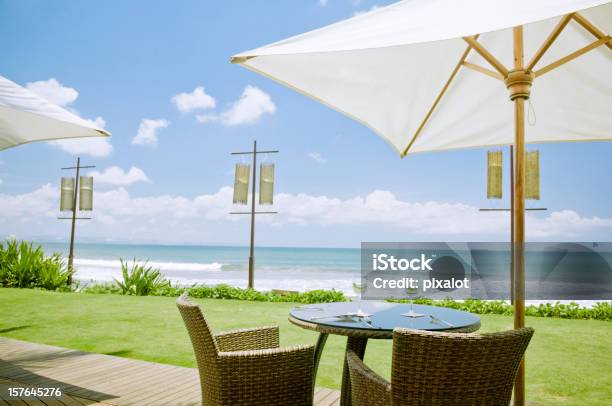 Vista Da Praia - Fotografias de stock e mais imagens de Praia - Praia, Restaurante, Ao Ar Livre