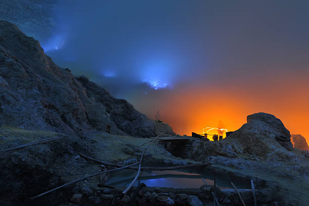 blue flamme - sulphur landscape fumarole heat photos et images de collection