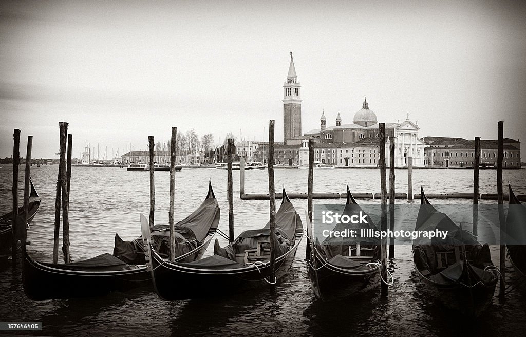 Wenecja gondolami w czarny i biały - Zbiór zdjęć royalty-free (Czarno biały)