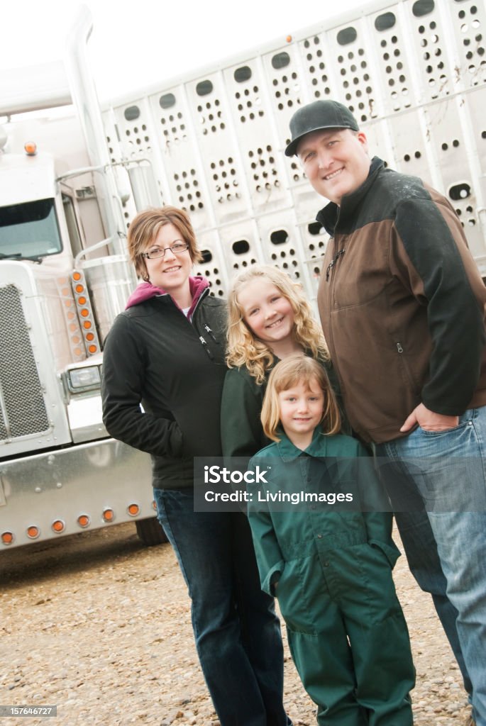 Chauffeur routier et sa famille - Photo de Famille libre de droits