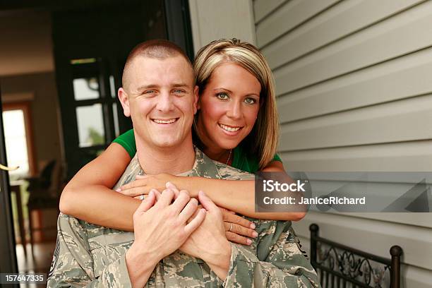 Военный Муж И Жена — стоковые фотографии и другие картинки Военное дело - Военное дело, Жена, Муж