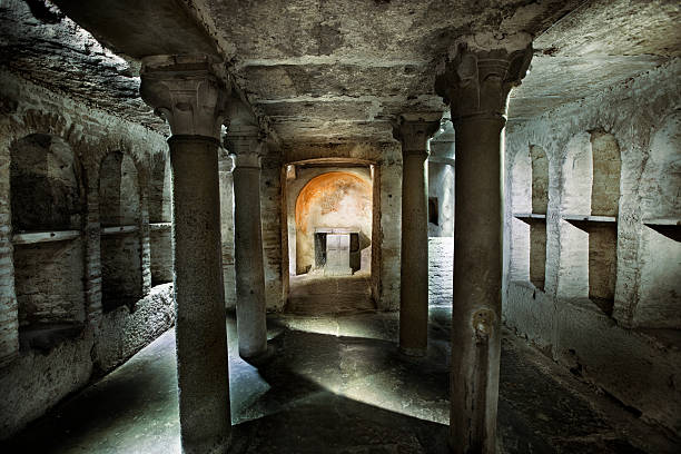 roman catacumba tumba - ancient rome fotos fotografías e imágenes de stock