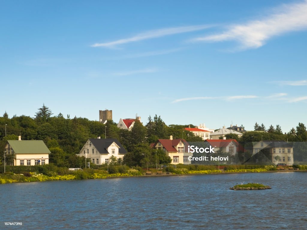 Reykjavik junto al lago - Foto de stock de Agua libre de derechos