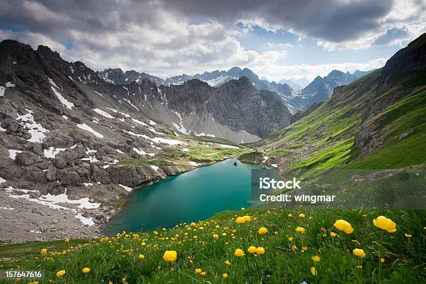 Lago Alpin Gufelsee Em Tiroláustria - Fotografias de stock e mais imagens de Estado do Tirol - Estado do Tirol, Montanha, Montanha Zugspitze