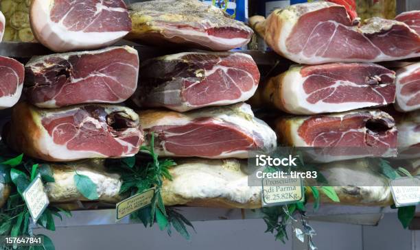 Wyświetlanie Parma Szynki - zdjęcia stockowe i więcej obrazów Supermarket - Supermarket, Szynka parmeńska, Włochy