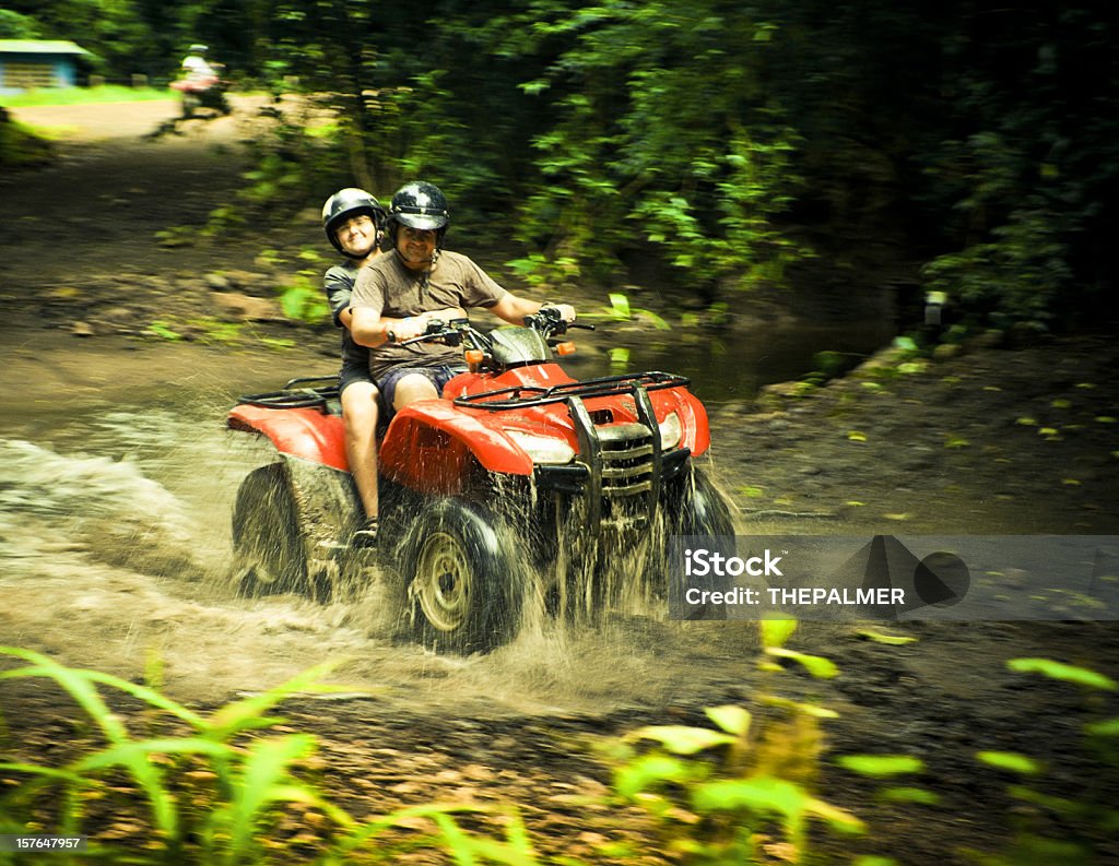 Dirigindo um quatro wheeler na costa rica - Foto de stock de 4x4 royalty-free