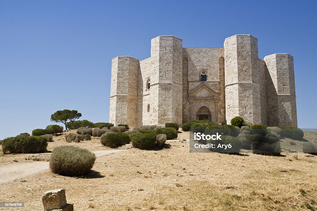Castle (Castel del Monte, la Puglia e nell'Italia meridionale - Foto stock royalty-free di Castel del Monte - Puglia