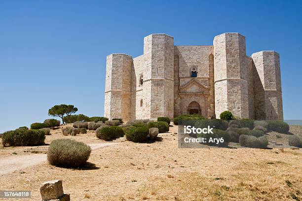 Castle Castel Del Monte La Puglia E Nellitalia Meridionale - Fotografie stock e altre immagini di Castel del Monte - Puglia