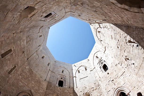 Castle (Castel del Monte, Apulia - Southern Italy)  murge photos stock pictures, royalty-free photos & images
