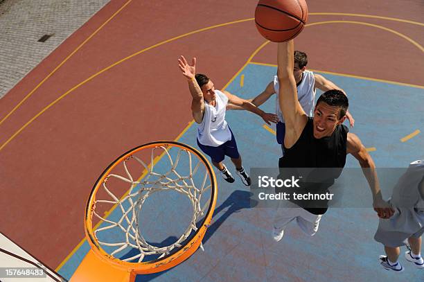 バスケットボールのアクション - スポーツ バスケットボールのストックフォトや画像を多数ご用意 - スポーツ バスケットボール, ダンクシュート, ショットを打つ