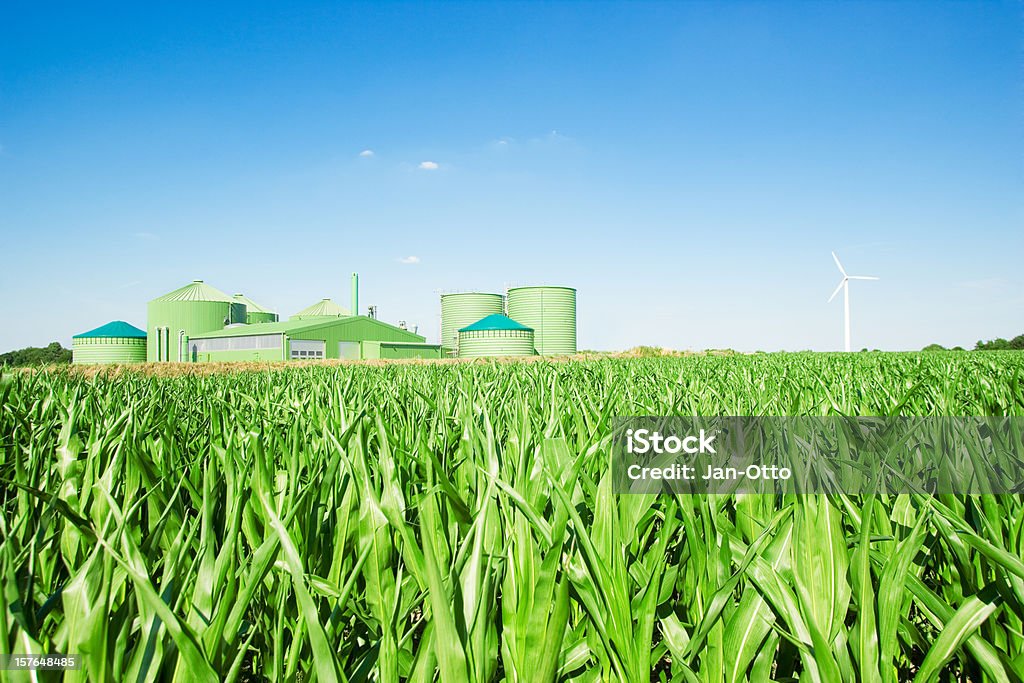 Biogas fahren Energie und Windmühle - Lizenzfrei Biogas Stock-Foto