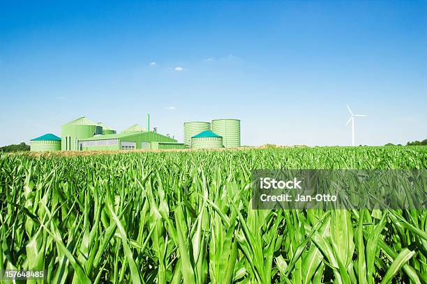 Biogas Fahren Energie Und Windmühle Stockfoto und mehr Bilder von Biogas - Biogas, Biomasse - Erneuerbarkeit, Ernten