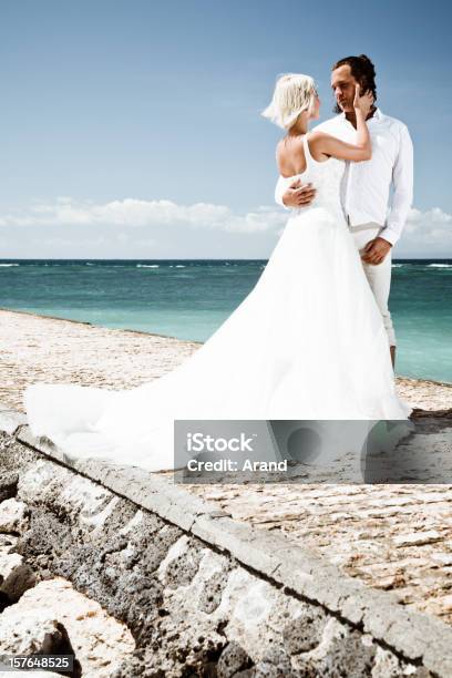 Tropische Hochzeit Stockfoto und mehr Bilder von Braut - Braut, Bräutigam, Strand