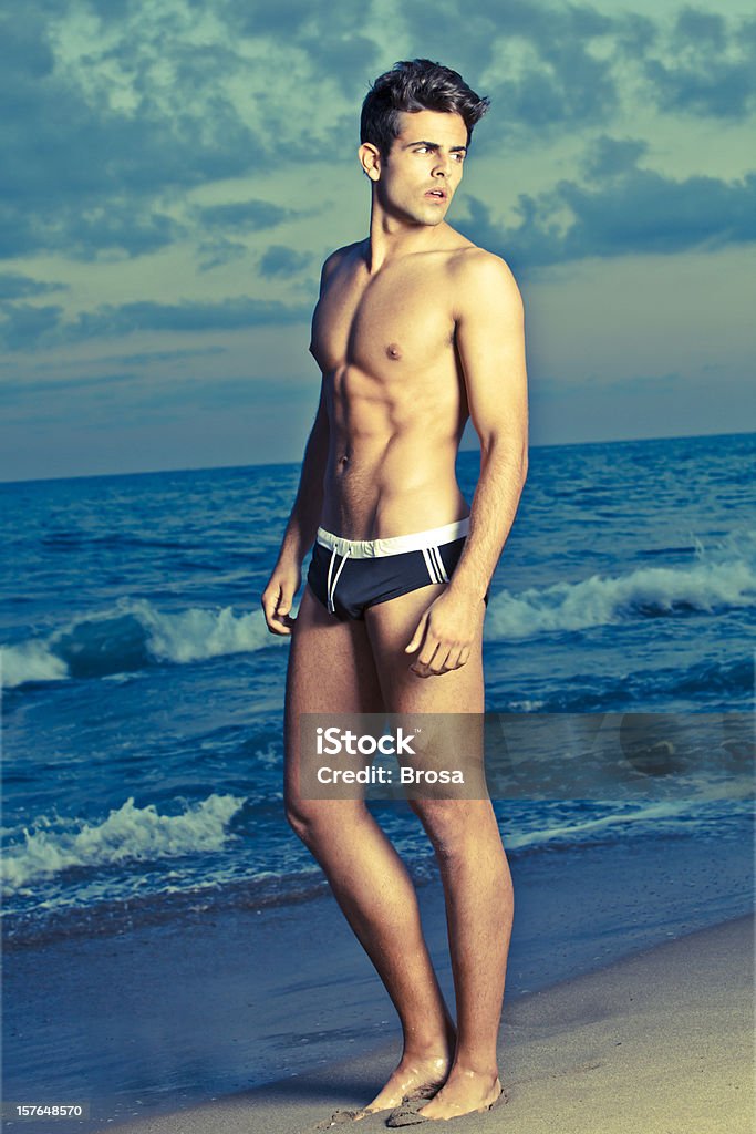 Retrato de playa al atardecer - Foto de stock de 20-24 años libre de derechos