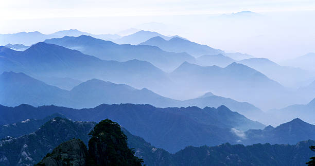china национальный парк - huangshan mountains стоковые фото и изображения