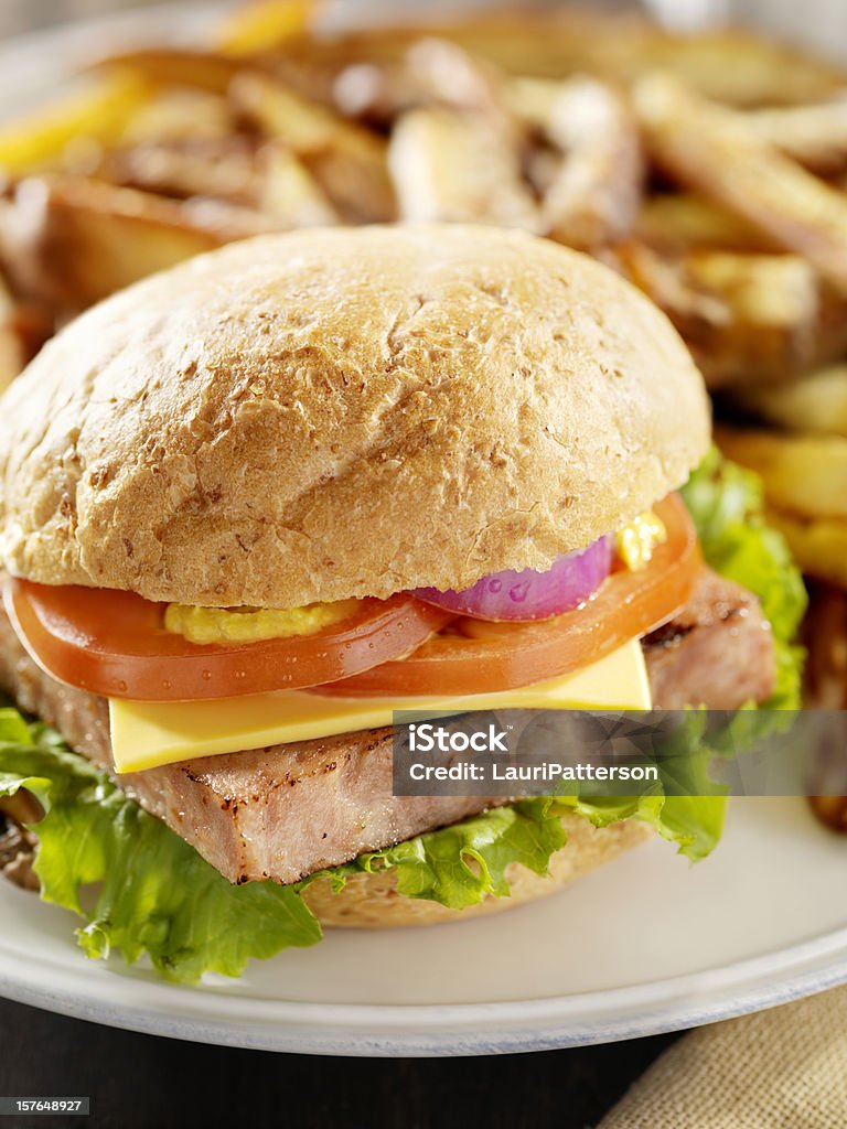 Przyprawa Szynka Burger z frytkami. - Zbiór zdjęć royalty-free (Bułka)