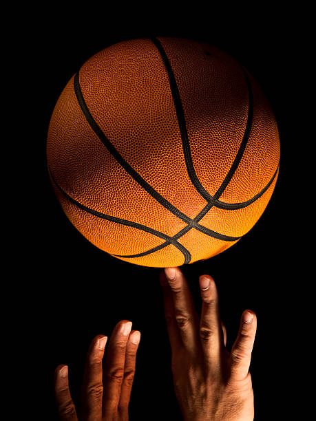 баскетбол разыгрывание спорного мяча - tip off стоковые фото и изображения