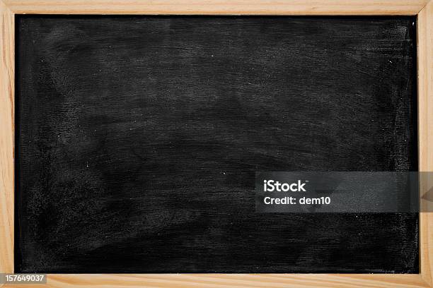 Foto de Em Branco Chalkboard Fundo e mais fotos de stock de Quadro-negro - Quadro-negro, Plano de Fundo, Texturizado - Descrição Geral
