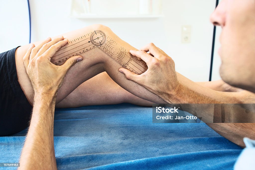 Messen ein Knie gemeinsamen - Lizenzfrei Orthopädischer Chirurg Stock-Foto