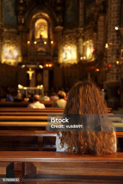 Oración Foto de stock y más banco de imágenes de Una persona - Una persona, Mujeres, Escena de tranquilidad