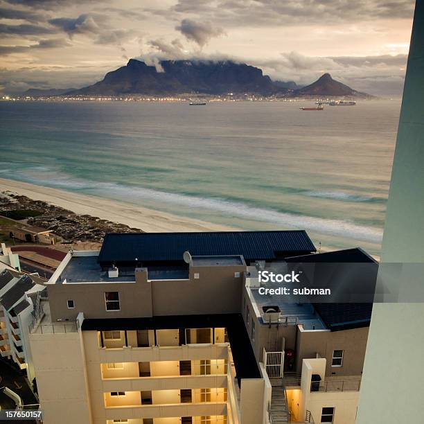 Vista Da Montanha Mesa - Fotografias de stock e mais imagens de Ao Ar Livre - Ao Ar Livre, Exterior de edifício, República da África do Sul