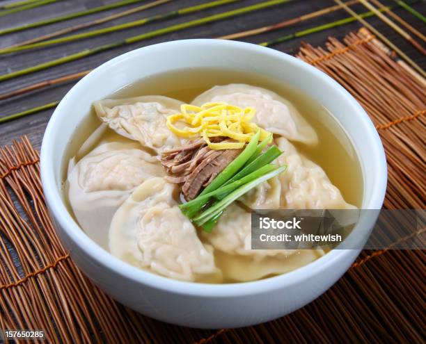 Mandutguk Foto de stock y más banco de imágenes de Sopa - Sopa, Corea, Dumpling