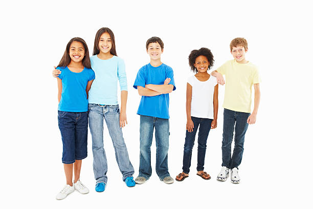 sonriendo encantadores niños de pie contra blanco - pre teen boy fotografías e imágenes de stock