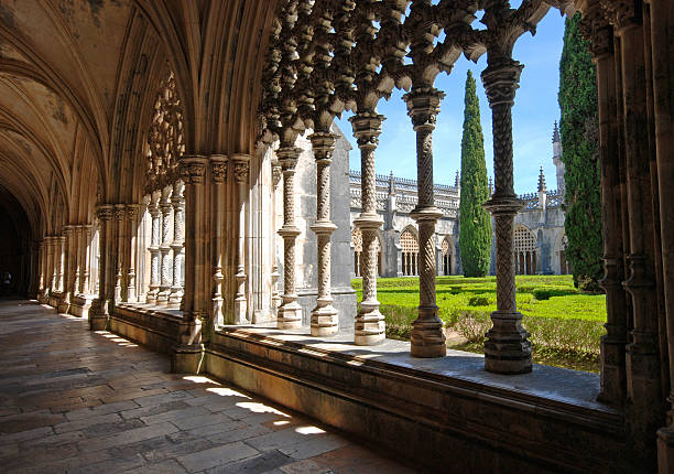 Old monastery and garden, Batalha, Portugal Stone cloister in manuelino style and beatiful garden, Batalha Monastery, Portugal. batalha stock pictures, royalty-free photos & images