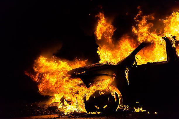 samochód w ogniu, palenie - car fire accident land vehicle zdjęcia i obrazy z banku zdjęć