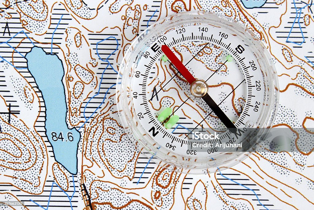 Brújula y mapa - Foto de stock de Brújula libre de derechos