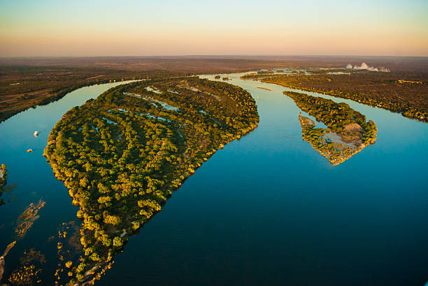 rio zambezi do ar - zimbabwe imagens e fotografias de stock