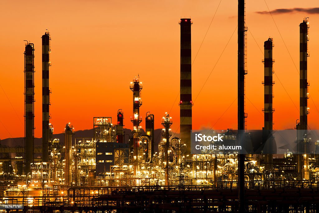 石油化学プラント - 日没のロイヤリティフリーストックフォト