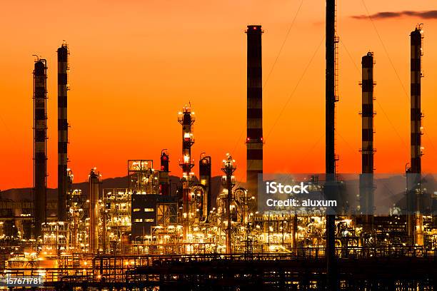 石油化学プラント - 日没のストックフォトや画像を多数ご用意 - 日没, 精製所, 石油化学プラント