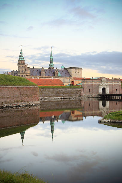 castelo de kronborg, helsingør dinamarca - kronborg castle imagens e fotografias de stock