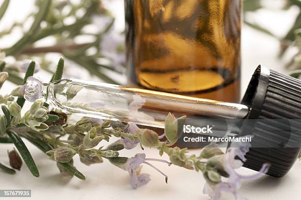 Foto de Medicina Alternativa e mais fotos de stock de Aromaterapia - Aromaterapia, Cena de tranquilidade, Fitoterapia