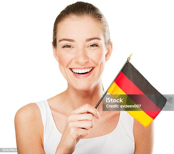 Улыбающегося Молодой Женщины С Флагом Германии — стоковые фотографии и другие картинки Маленький - Маленький, Немецкий флаг, 20-24 года