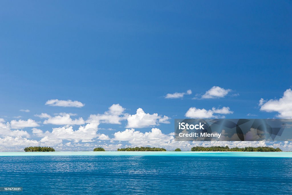 Splendida laguna di Bora Bora-isolotti - Foto stock royalty-free di Acqua